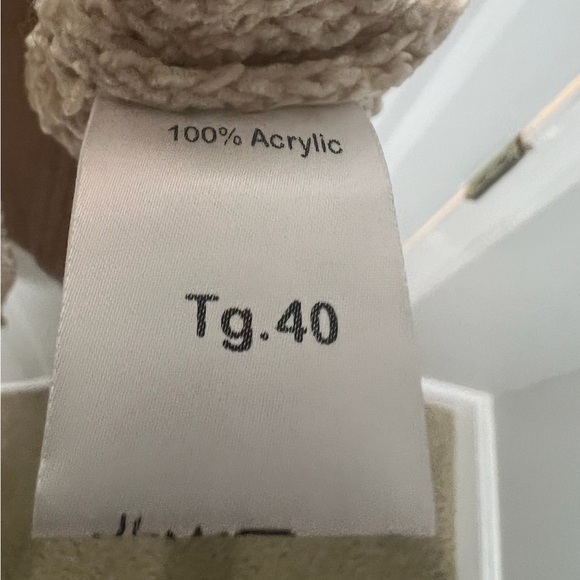 Cableknit Sweater - Picture 5 of 5